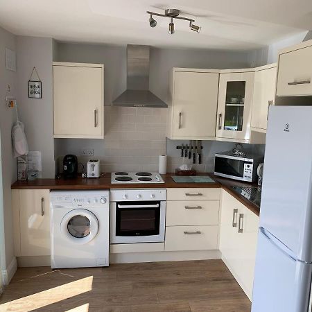 Two Bedroom Town House Beside The River Barrow คาร์โลว์ ภายนอก รูปภาพ
