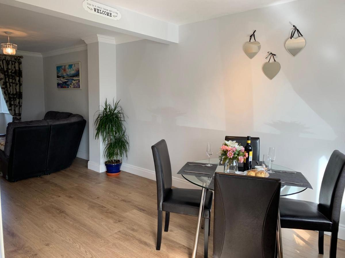 Two Bedroom Town House Beside The River Barrow คาร์โลว์ ภายนอก รูปภาพ